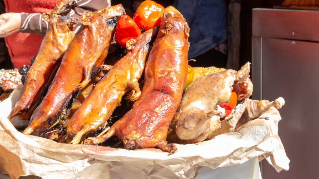  Procesión de santos y vírgenes en la Plaza de Armas de Cusco.